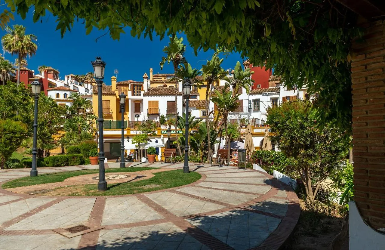 2149-Amazing Groundfloor 3 Bedrooms On Golf, Pools Alcaidesa Spain